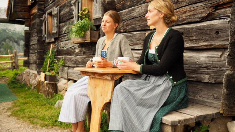 Sennerinnen der Priesbergalm-Julia Wurm und Sophia Franck